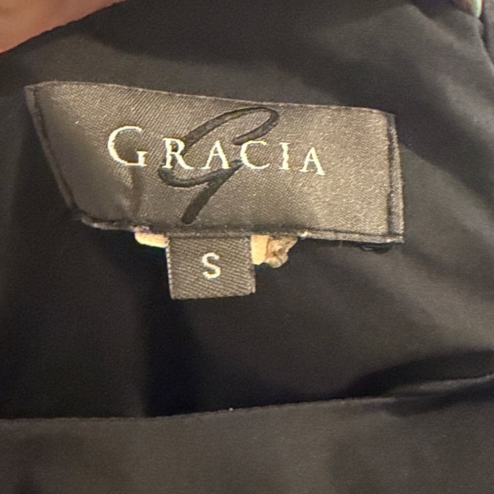 Gracia Black Dress with Flutter Sleeves - Picture 3 of 11